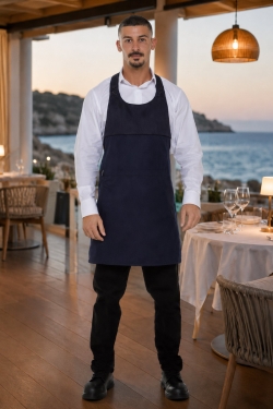 Tablier bleu avec détails en daim pour restaurant élégant