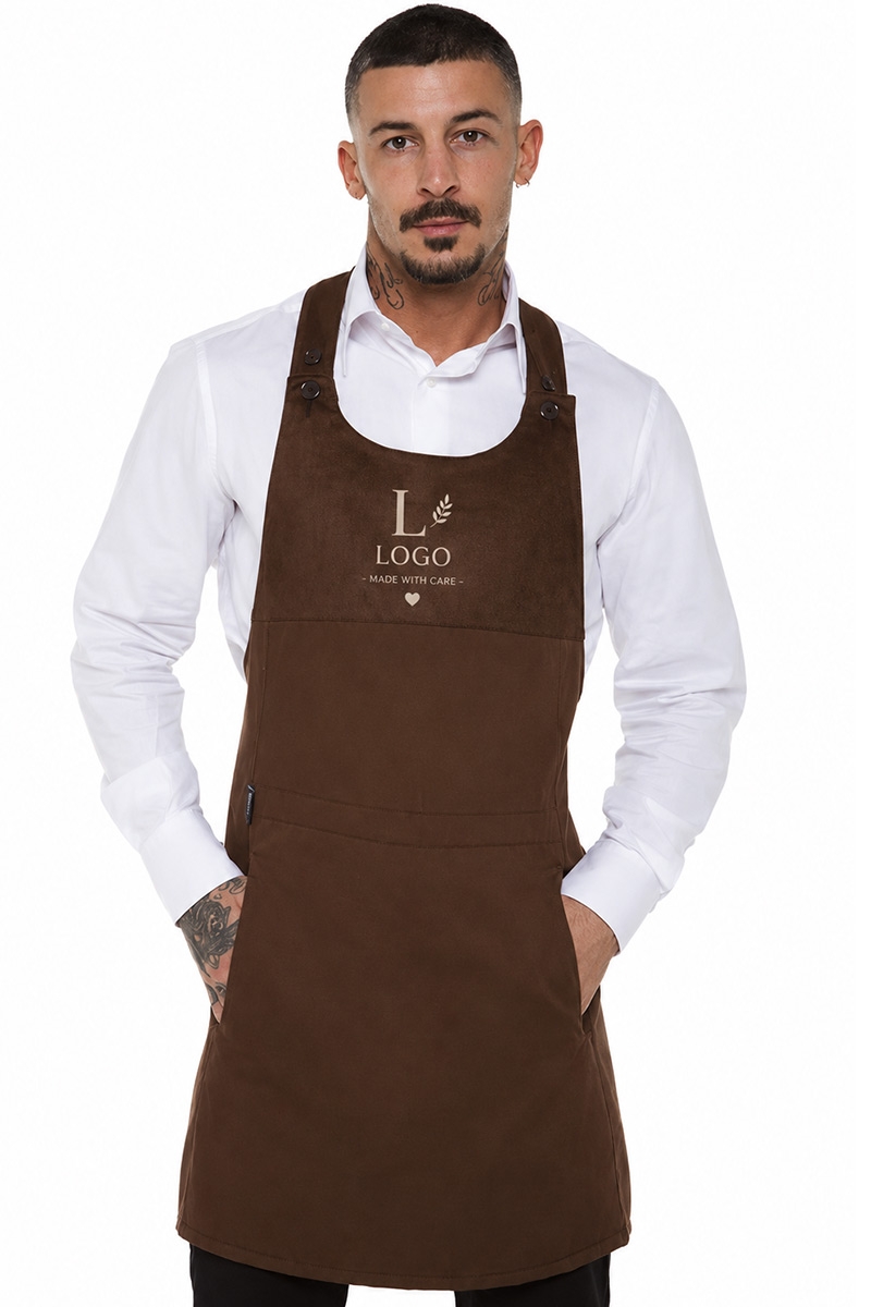 Tablier professionnel marron avec détails en daim personnalisé avec un logo brodé