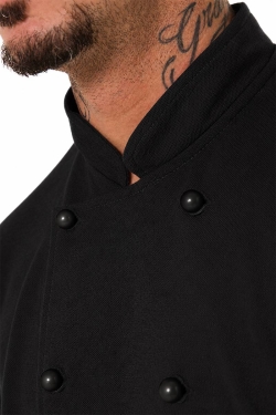 Piqué fabric detail on the black chef jacket