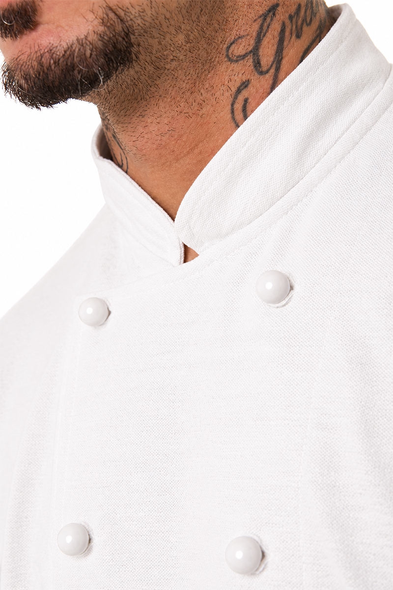 Piqué fabric detail on the white chef jacket
