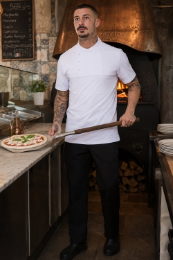 polo blanco de pizzero con botones de chef