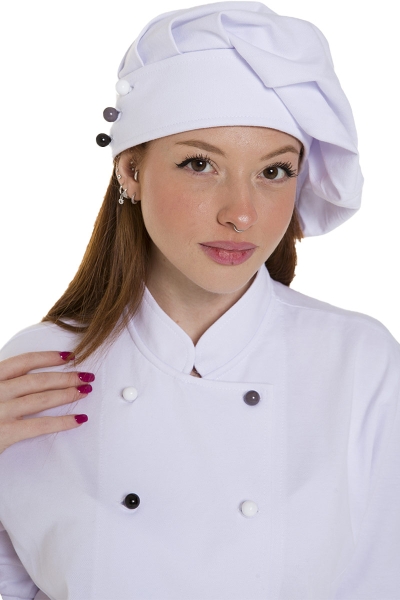 gorro blanco combinado con chaqueta de chef blanca de piqué 2