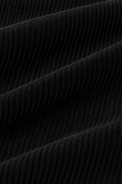 dettaglio tessuto in velluto nero del grembiule